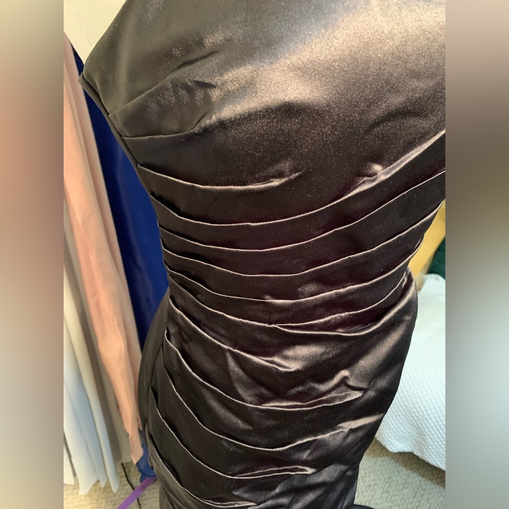 Strapless HIGH Slit Satin Train Ruching Black Architectural Gown - Picture 8 of 9